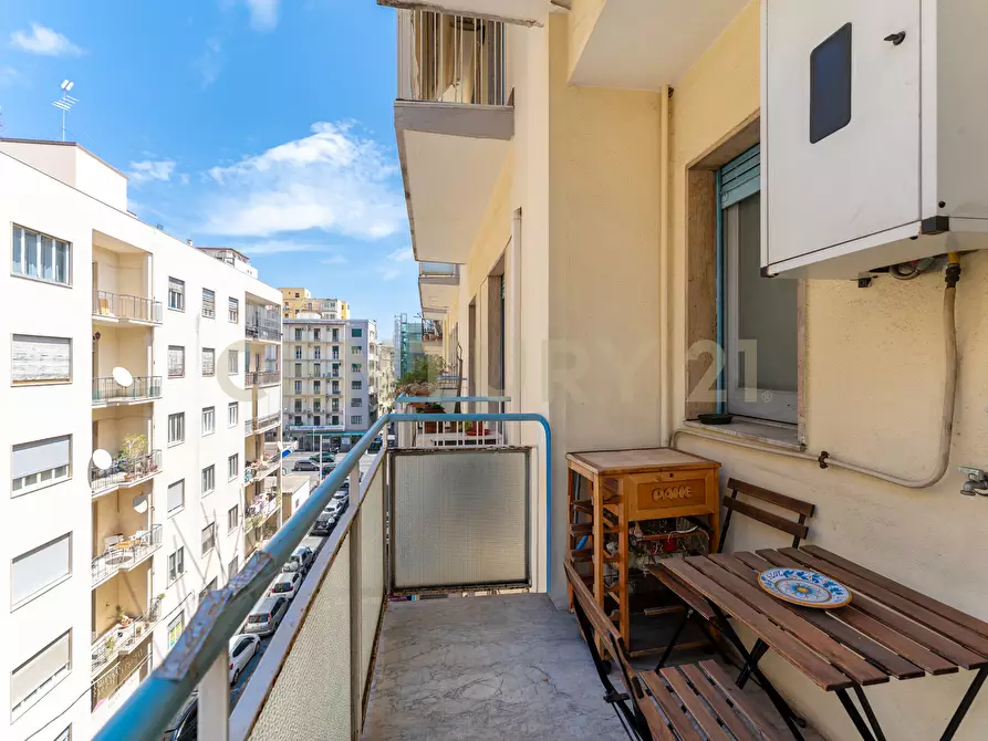 Immagine 41 di Quadrilocale in vendita  in Via Genova 64 a Catania