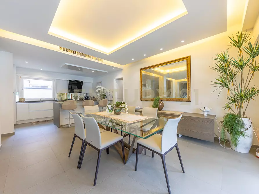 Immagine 39 di Villa in affitto  in Via Bedollo 117 a Roma