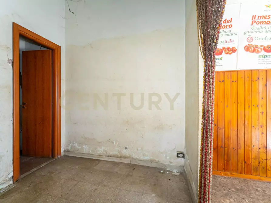 Immagine 18 di Locale commerciale in vendita  in Via del Bosco 107 a Catania