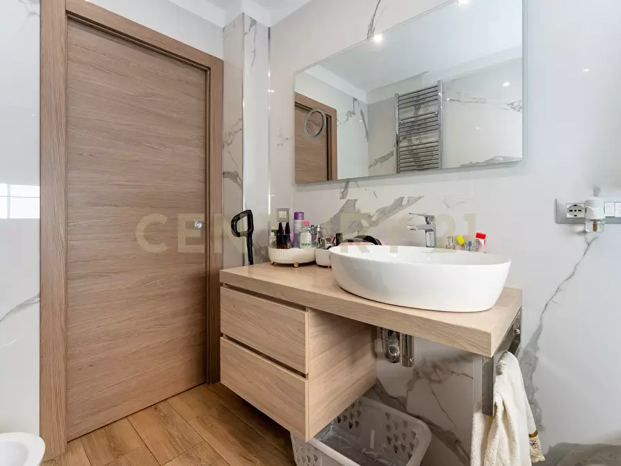 Immagine 16 di Pentalocale in vendita  in Via Lo Jacono Francesco 53 a Sant'agata Li Battiati