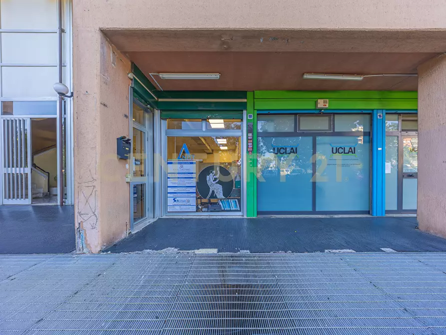 Immagine 36 di Locale commerciale in vendita  in VIA AUGUSTA GENINA 16 a Roma