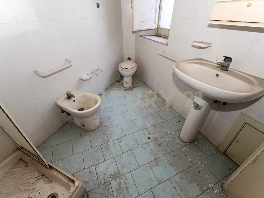 Immagine 29 di Pentalocale in vendita  in Piazza Spedini 8 a Catania