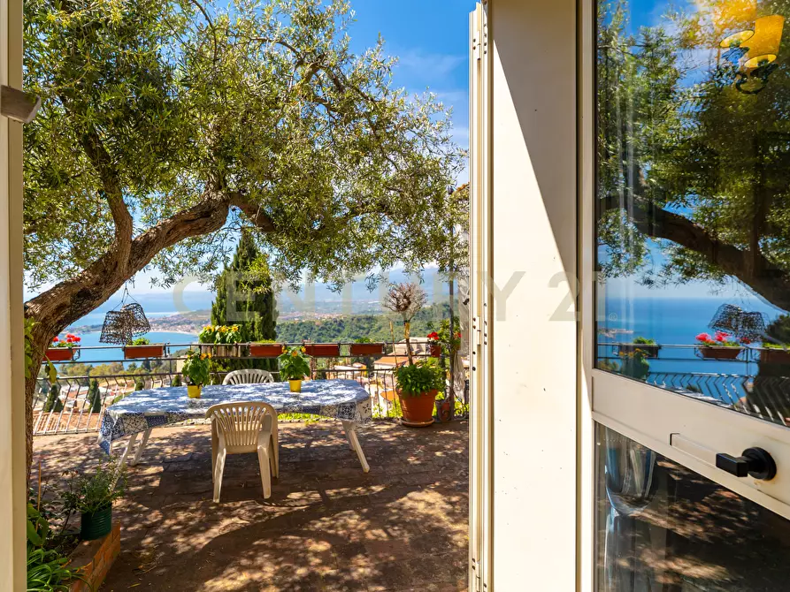 Immagine 2 di Villa in vendita  in Via Leonardo Da Vinci 5 a Taormina