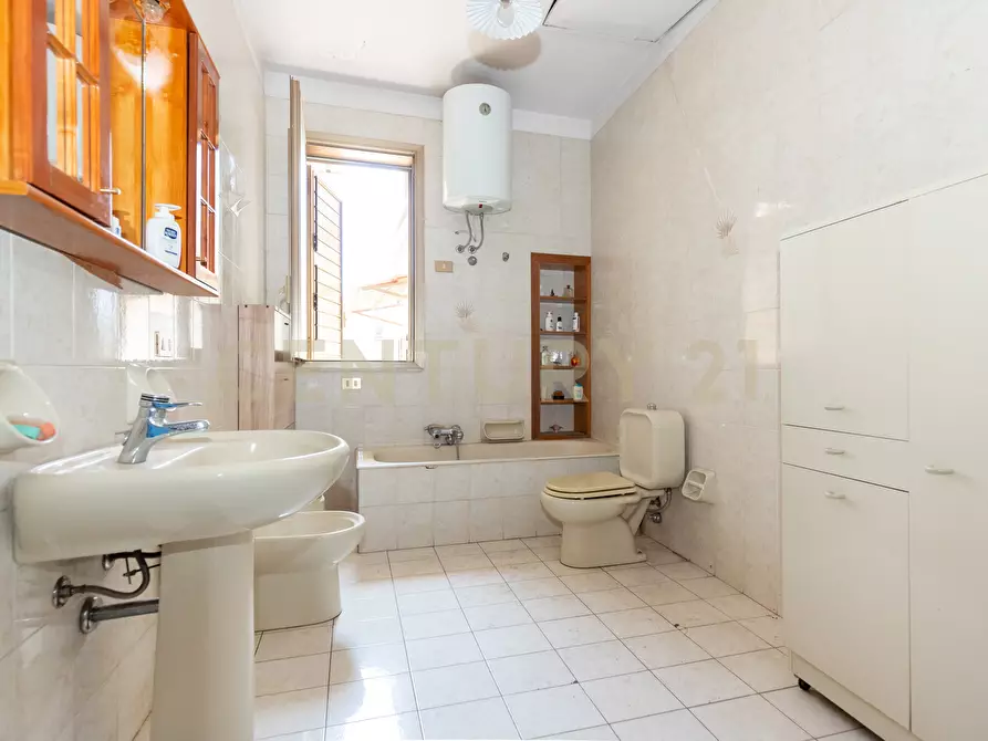 Immagine 30 di Pentalocale in vendita  in Via Vittorio Emanuele 181 a Viagrande