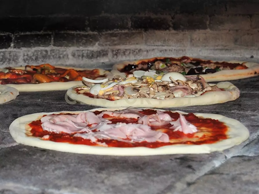 Immagine 20 di Pizzeria / Pub in vendita  in Via della Regione 1 a San Giovanni La Punta