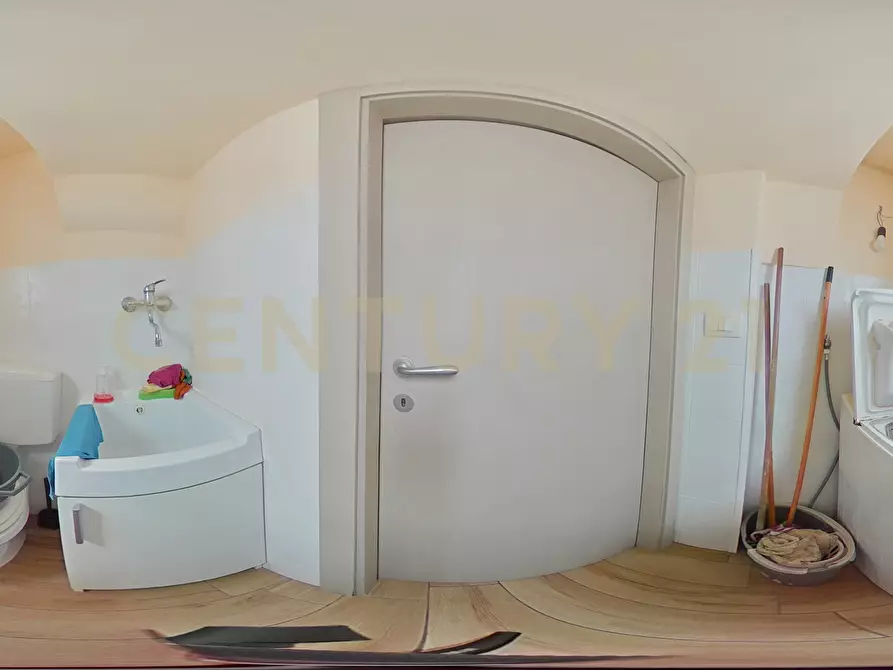 Immagine 51 di Pentalocale in vendita  in Via Recupero 38 a Catania