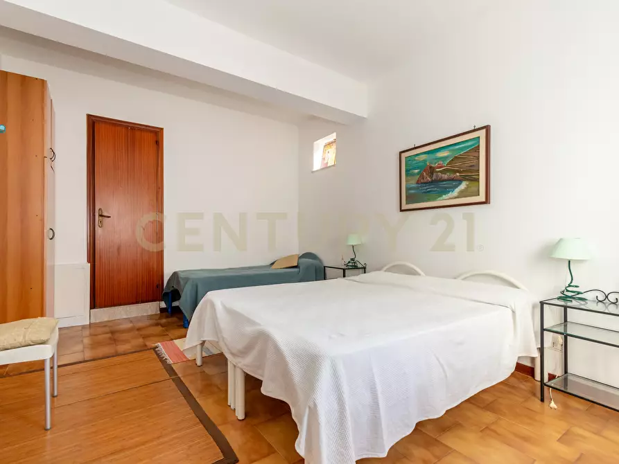 Immagine 16 di Quadrilocale in vendita  in Via Cavour 5 a Sant'alessio Siculo