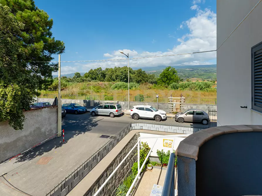 Immagine 29 di Trilocale in vendita  in Via Spiaggia 306 a Catania