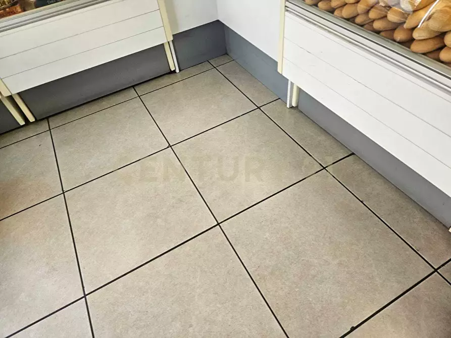 Immagine 14 di Attività commerciale in vendita  in Via Nuovalucello 156 a Catania