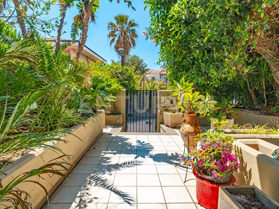 Immagine 28 di Villa in vendita  in Via G. Pezzana 9 a Aci Castello