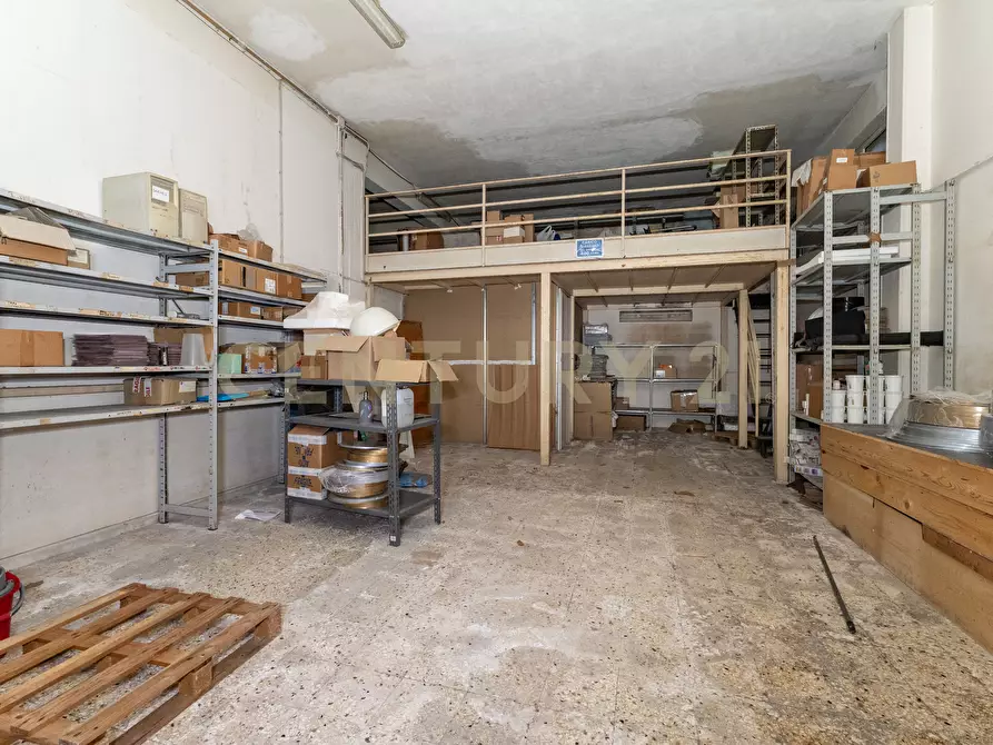 Immagine 32 di Magazzino in vendita  in Via Convento del Carmine 6 a Tremestieri Etneo