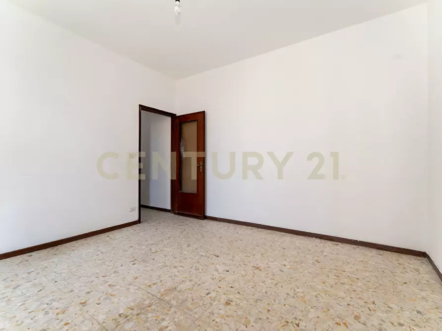 Immagine 12 di Bilocale in vendita  in Via Caduti del Lavoro 131 a Catania