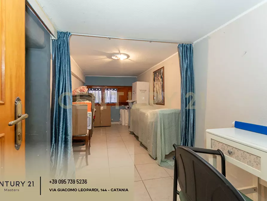 Immagine 36 di Pentalocale in vendita  in Via Isole Eolie 126 a Paterno'