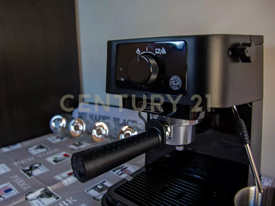 Immagine 42 di Bilocale in affitto  in Via Montecristo 10 a Roma