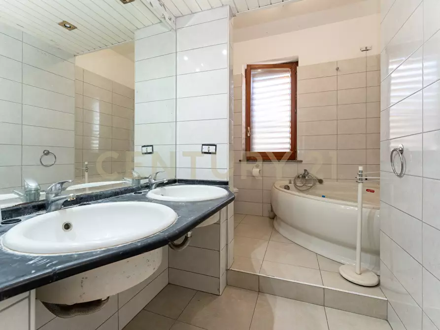 Immagine 20 di Appartamento in vendita  in Via Firenze 99 a Aci Castello