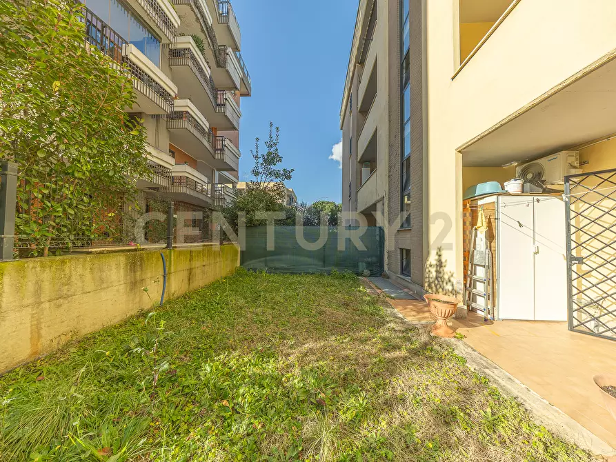 Immagine 21 di Bilocale in vendita  in Via Piero Corti 83 a Roma