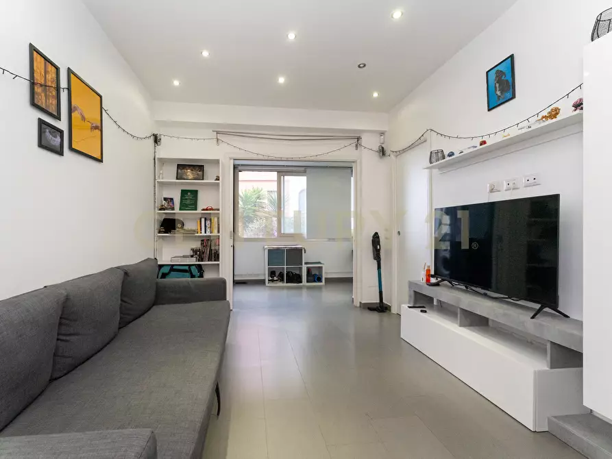 Immagine 9 di Bilocale in vendita  in Via Livorno 101 a Aci Castello