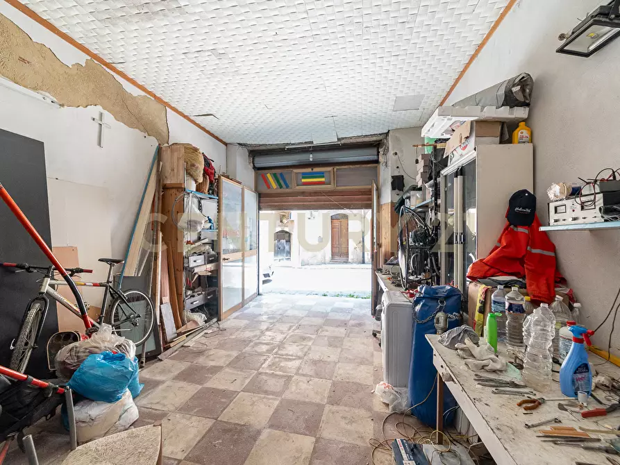 Immagine 10 di Locale commerciale in vendita  in Via San Pietro 38 a Caltagirone