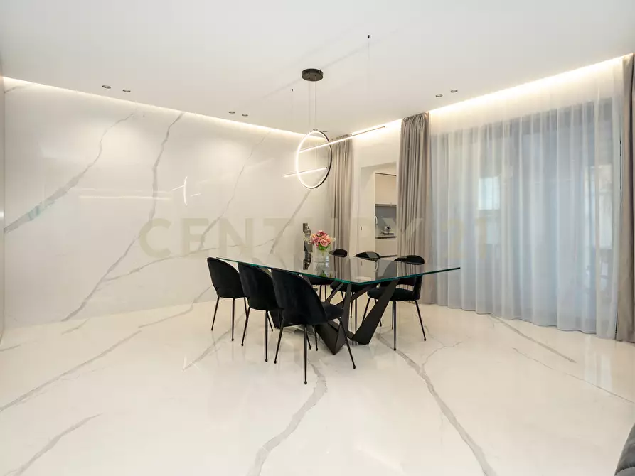 Immagine 41 di Villa in vendita  in Via Sant' Andrea 8 a Catania