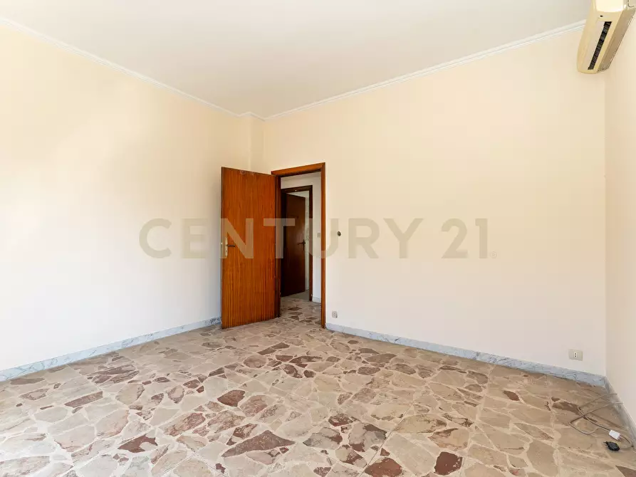 Immagine 19 di Pentalocale in vendita  in Via Carnazza 2 a Tremestieri Etneo