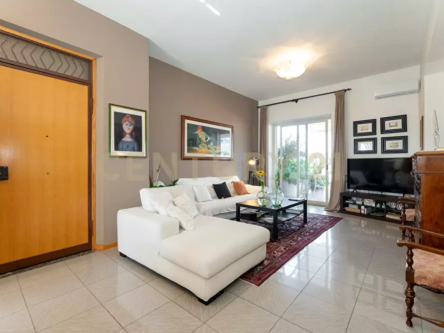 Immagine 2 di Pentalocale in vendita  in Via Salvatore Vigo 106 a Acireale