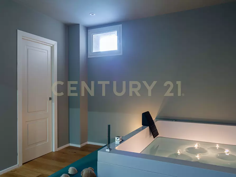 Immagine 12 di Loft/Open space in vendita  in Via dell'Olmata 30 a Roma