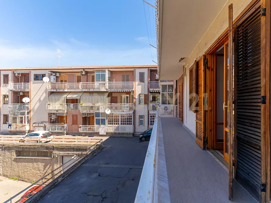 Immagine 29 di Trilocale in vendita  in Via Nazionale a Aci Castello