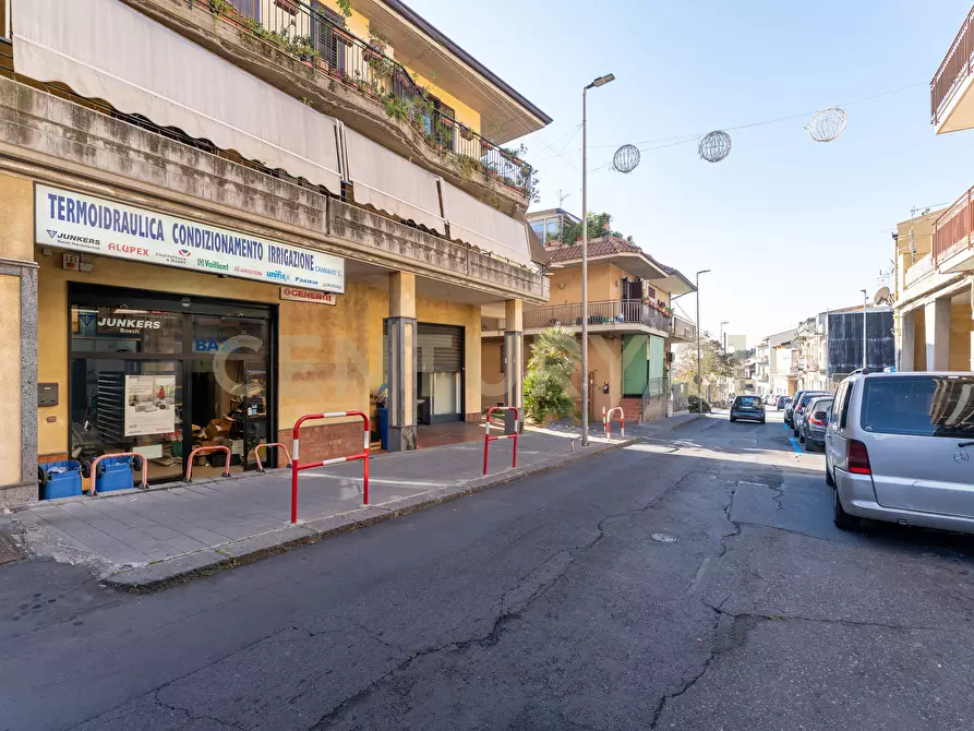 Immagine 38 di Locale commerciale in vendita  in Via Firenze 205 a Aci Castello