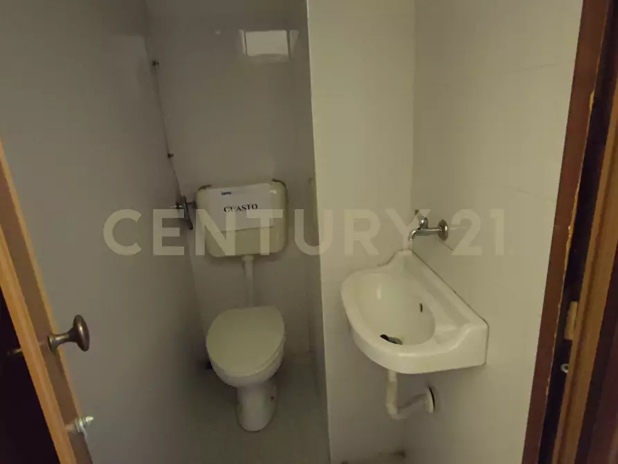 Immagine 11 di Locale commerciale in affitto  in Via Siculo Orientale 488 a Catania