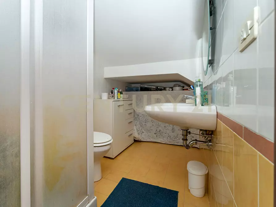 Immagine 12 di Trilocale in vendita  in Via Spiaggia 306 a Catania