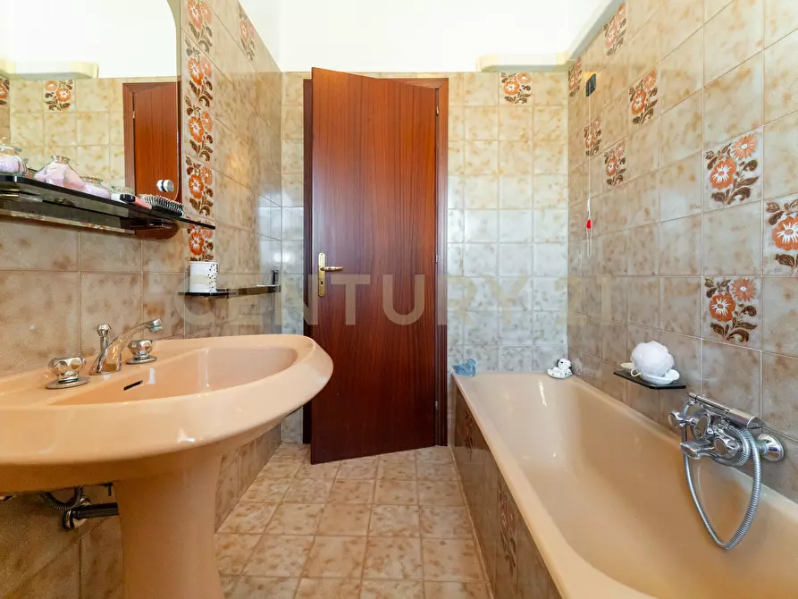 Immagine 26 di Pentalocale in vendita  in Viale Nitta 16b a Catania