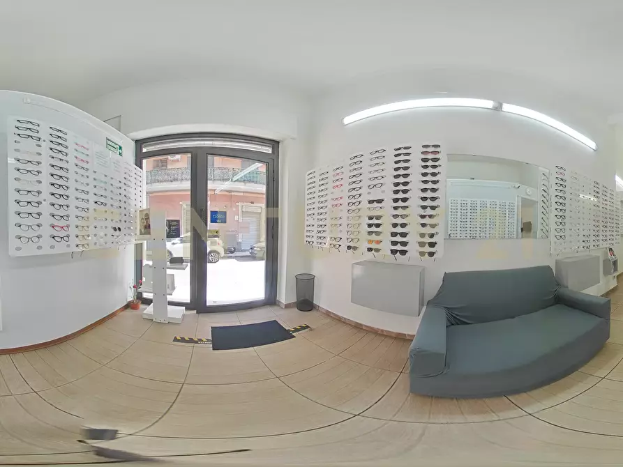 Immagine 24 di Locale commerciale in vendita  in Via Cibele 44 a Catania