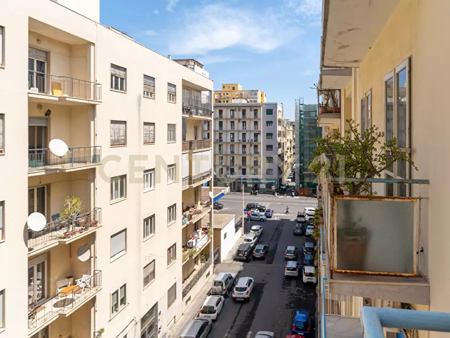 Immagine 29 di Quadrilocale in vendita  in Via Genova 64 a Catania