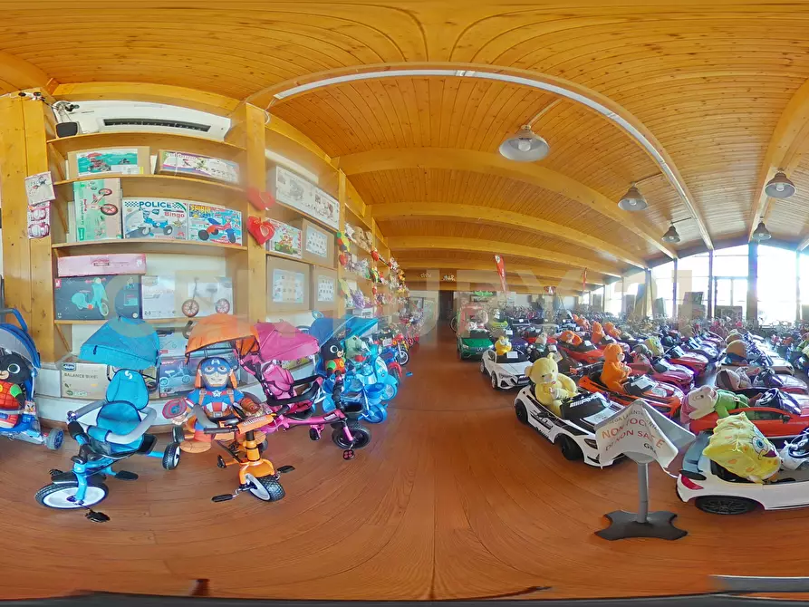 Immagine 57 di Locale commerciale in vendita  in Via Passo Gravina 150 a Catania