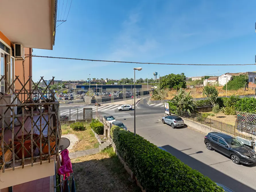 Immagine 18 di Pentalocale in vendita  in Via Carrubella 155 a Gravina Di Catania