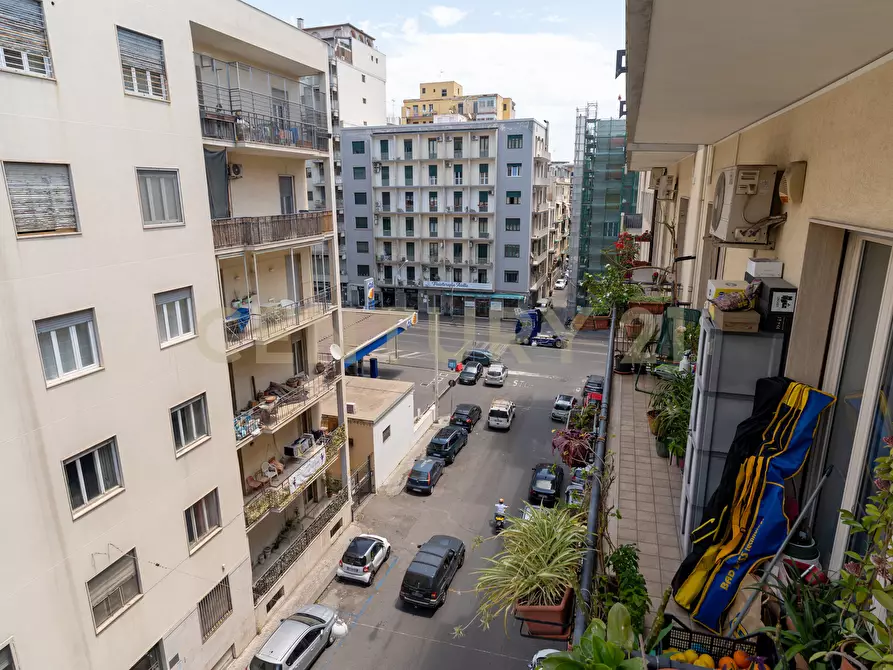 Immagine 30 di Quadrilocale in affitto  in Via Genova 64 a Catania