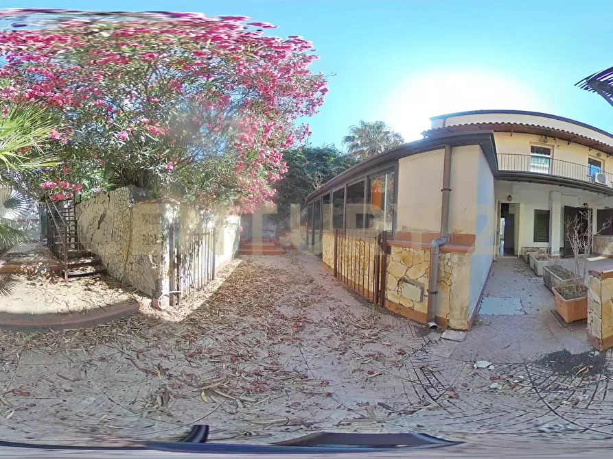 Immagine 46 di Villa in vendita  in Via Livorno 97 a Aci Castello