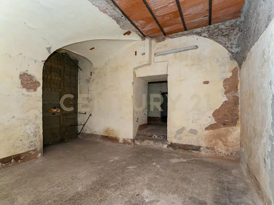 Immagine 12 di Locale commerciale in vendita  in Piazza Manganelli 15 a Catania