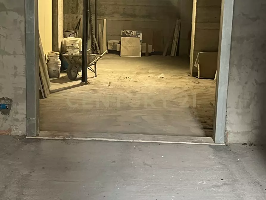 Immagine 24 di Locale commerciale in vendita  in Viale Mario Rapisardi 118 a Catania