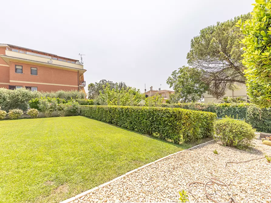 Immagine 10 di Villa in vendita  in Via Palmoli 27 a Roma