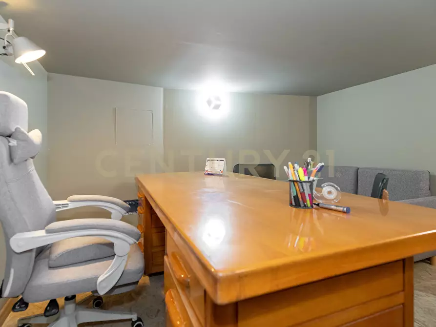 Immagine 31 di Locale commerciale in vendita  in Largo Rosolino Pilo 6 a Catania