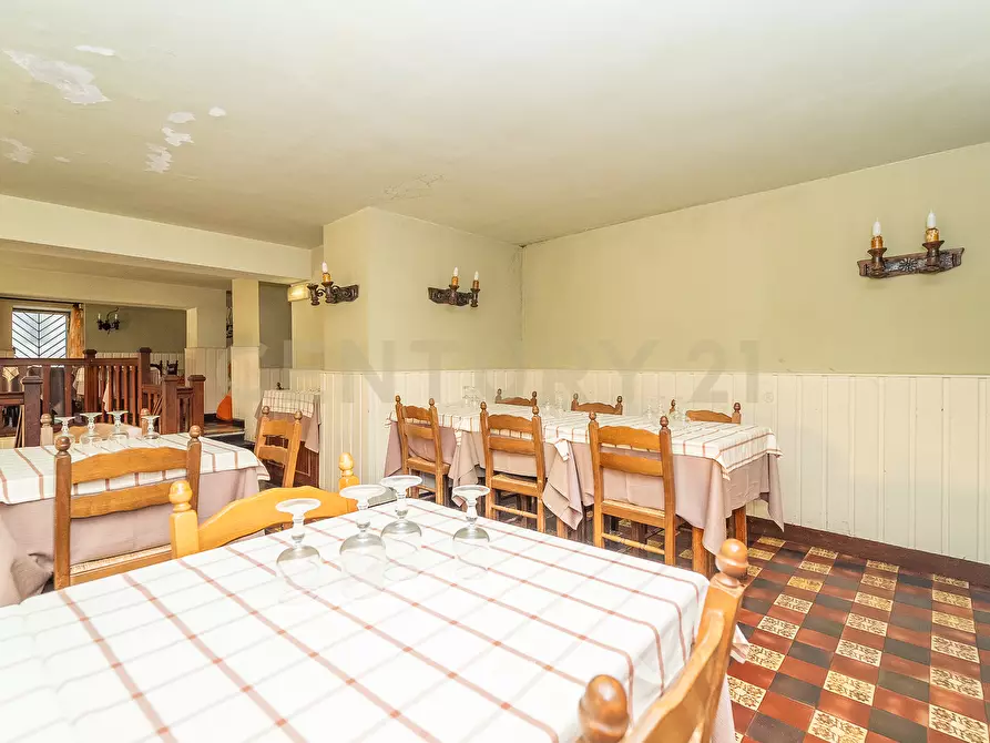 Immagine 22 di Locale commerciale in vendita  in Via Nemorense 17 a Nemi