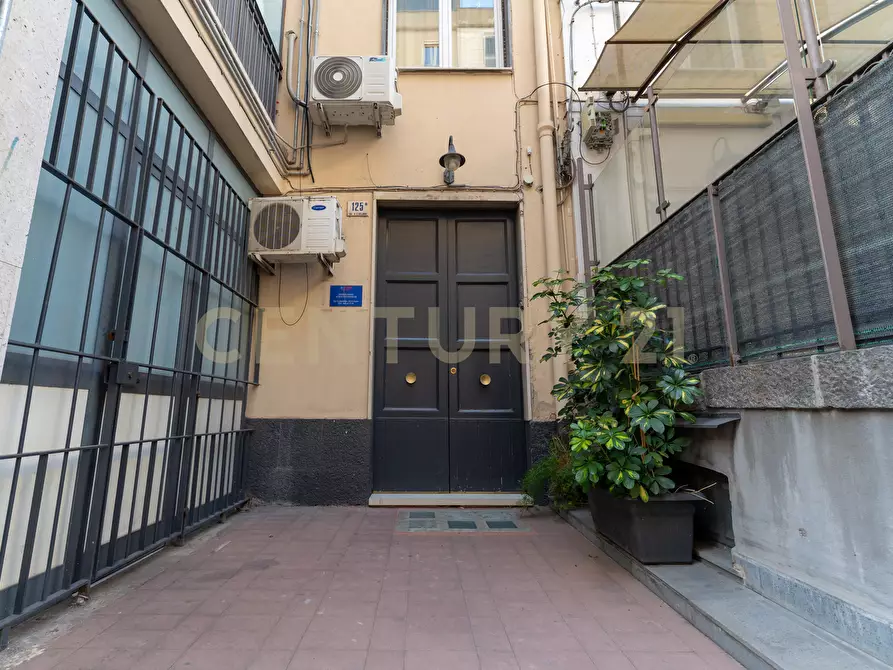 Immagine 30 di Locale commerciale in vendita  in Via Vittorio Emanuele Orlando 125 a Catania