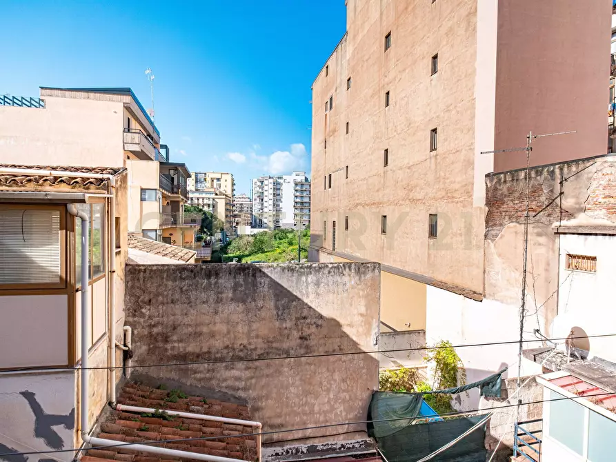 Immagine 19 di Pentalocale in vendita  in Via Santa Maria della Stella 20 a Catania