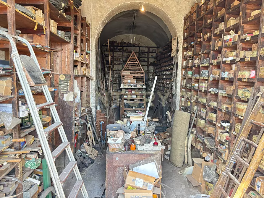 Immagine 12 di Locale commerciale in vendita  in Via 6 Aprile 61 a Catania