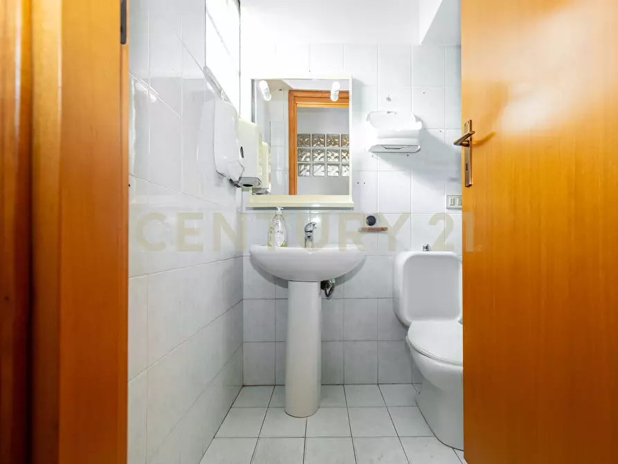 Immagine 19 di Pentalocale in vendita  in Via Pietra dell'Ova 396396 a Tremestieri Etneo