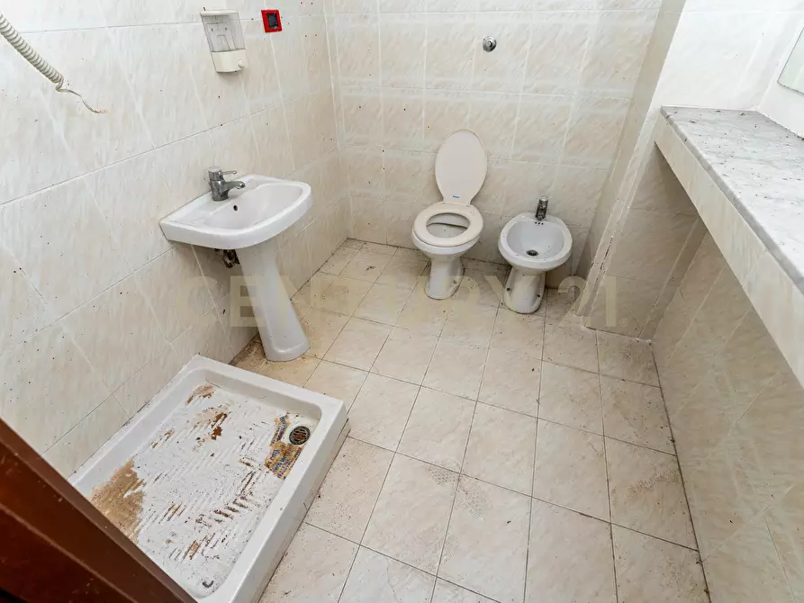 Immagine 17 di Magazzino in vendita  in Via del Bosco 407 a Catania