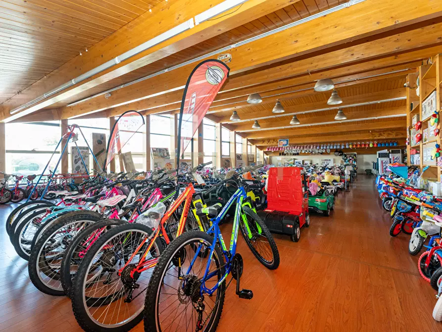 Immagine 41 di Locale commerciale in vendita  in Via Passo Gravina 150 a Catania