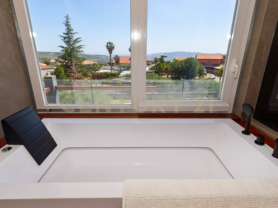 Immagine 68 di Villa in vendita  in SS284 a Adrano