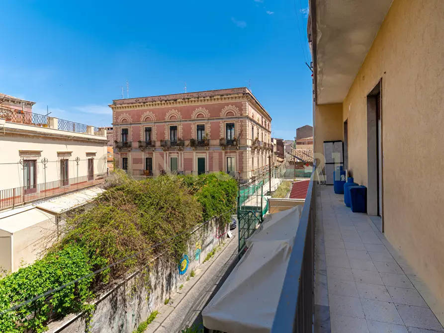 Immagine 39 di Pentalocale in vendita  in Via Antonino di Sangiuliano 54 a Catania